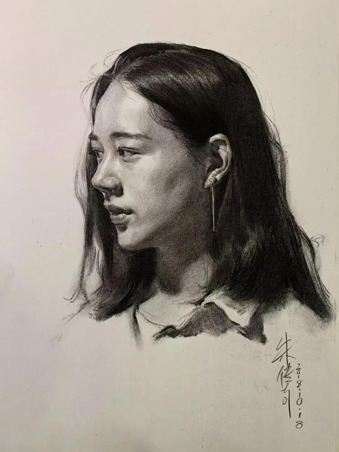 今日绘画教程 素描头像 看中长发侧颜的女青年怎么画