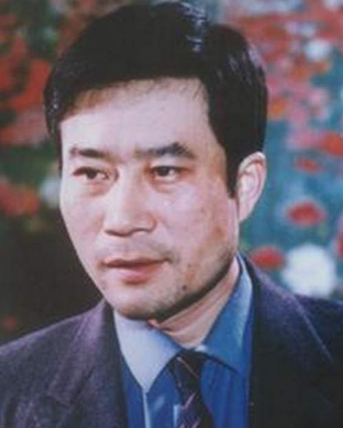 65岁李雪健年轻照片曝光,打扮时尚温文尔雅,妥妥的帅大叔