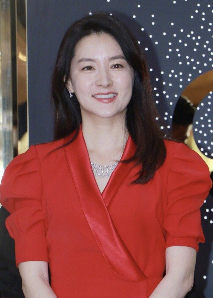 李英爱年轻的时候就是大美女,即便是年纪大了之后也依旧是个漂亮的老