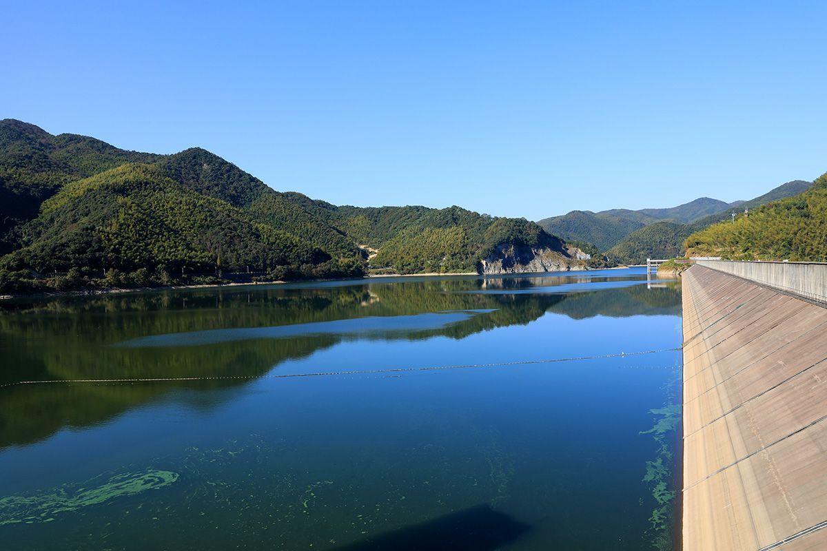 很少人知道的赏秋胜地,只有两三垂钓者,错把"磐裁"当"馨裁"|梅溪水库