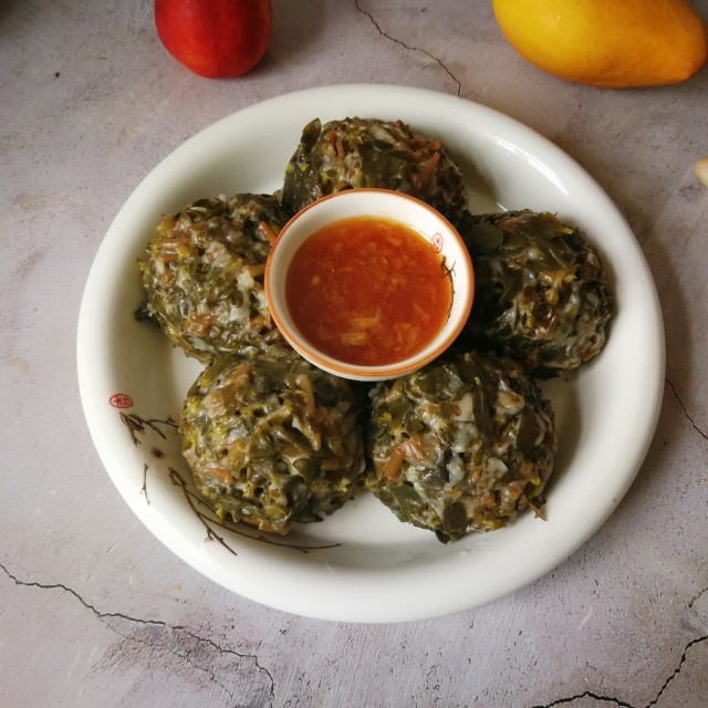 蒸马蜂菜馍,鲜香可口,味道太赞了,连着吃了2个