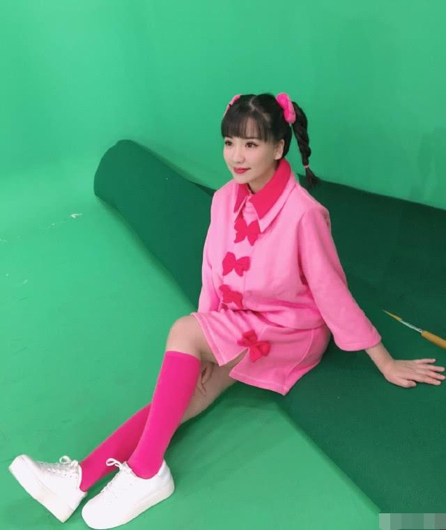 央视主持人红果果晒女儿萌照,小桔子胖乎乎好可爱