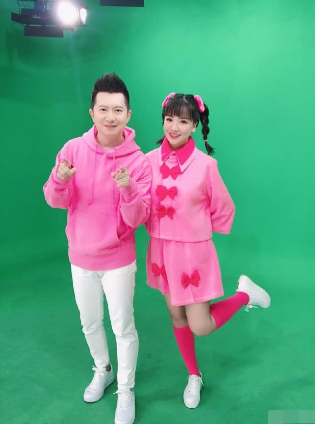 央视主持人红果果晒女儿萌照,小桔子胖乎乎好可爱