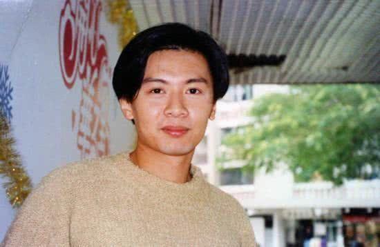 50岁何宝生近照曝光撇下百亿财产出家如今身材消瘦面相大变