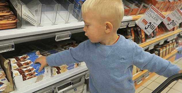 爸爸突发奇想让儿子一人去超市购物，结果他买的东西让人情绪失控