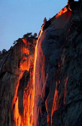 闻名世界的"火瀑布",不仅非常罕见,如果没有机缘是见不到的