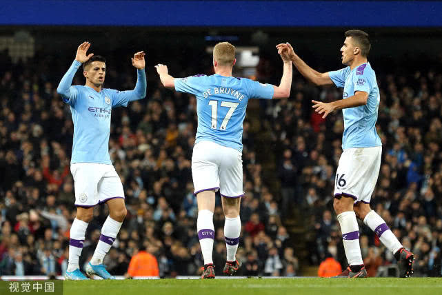 英超-曼城2-1逆转切尔西升至第3 德布劳内破旧主大门
