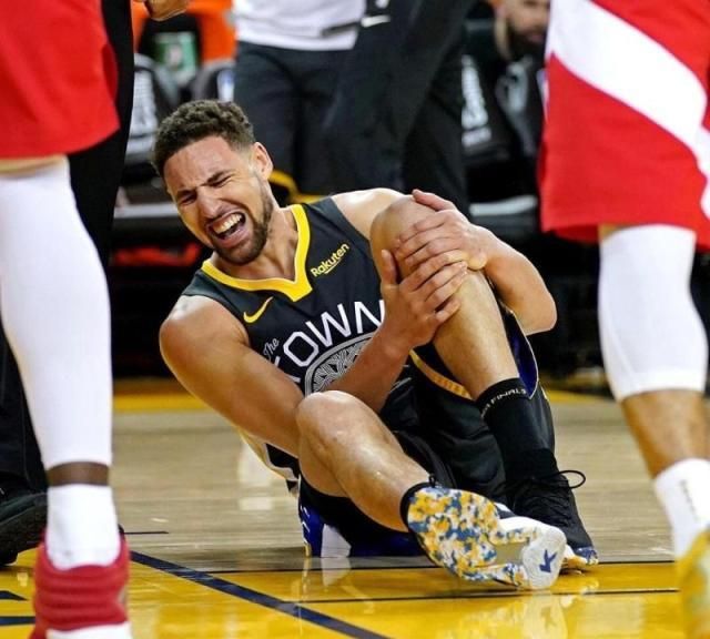 肯巴沃克脑震荡被担架抬走,大牌球员纷纷受伤|伤病|脑震荡|担架_新浪