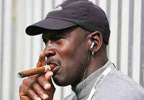 nba巨星抽烟是怎样的?安东尼霸气,乔丹库里舒适,杜兰特这是?