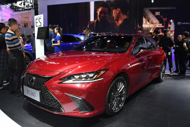 30多万买宝马3系、奔驰C级？真正懂车的人却选择这款车，为省心