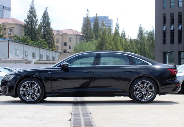 低配奥迪A6L很不值？看完这你就知道 为什么它还是那么抢手了