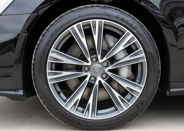 低配奥迪A6L很不值？看完这你就知道 为什么它还是那么抢手了