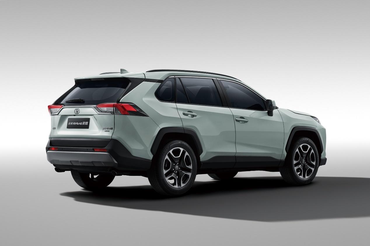 全新rav4荣放四张"王炸":高平台,大尺寸,强动力,新四驱