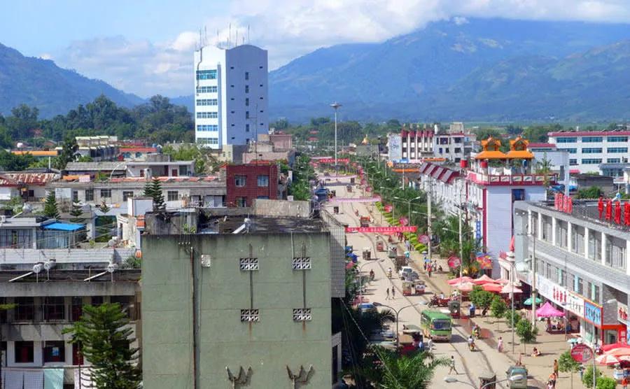 云南临沧耿马县最大的镇,城镇规模堪比县城