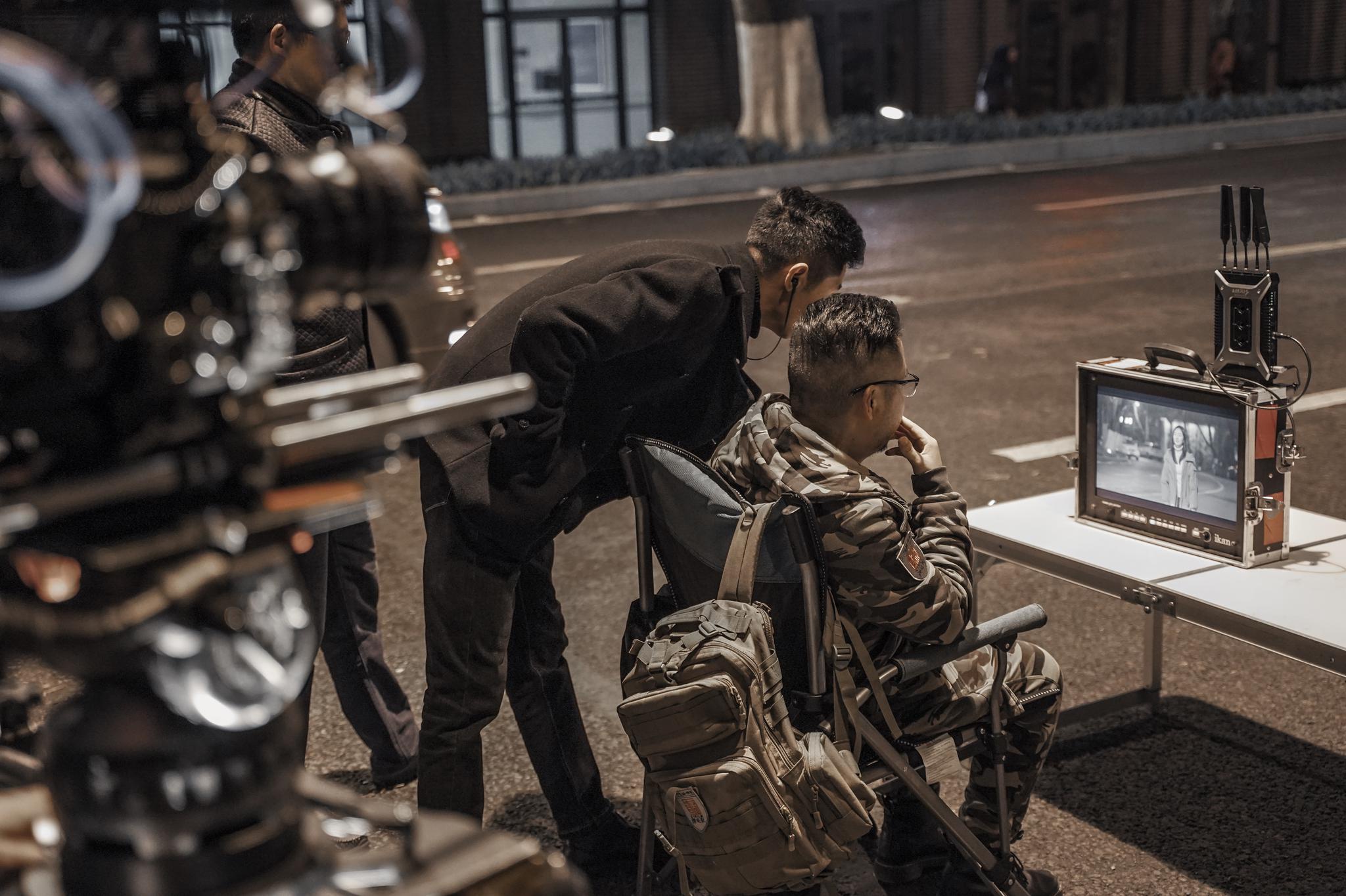 拍摄现场据了解,《永不言弃》由知名导演周禹笙,摄影师张小平等制作