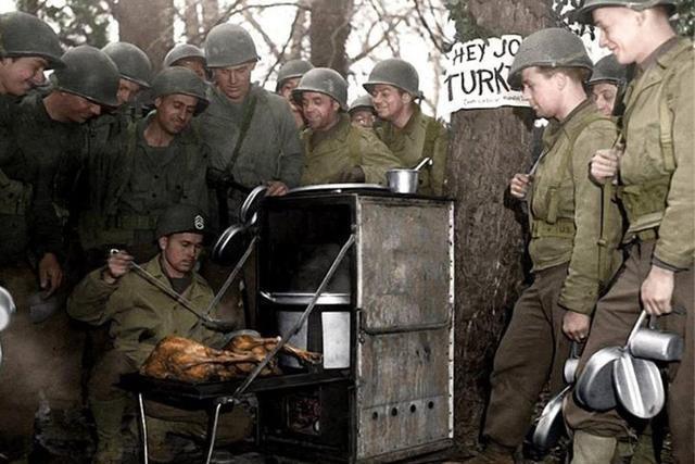 德国人还会到荒漠生杀黄羊,甚至潜艇兵在海上猎杀北极熊等,就地取材