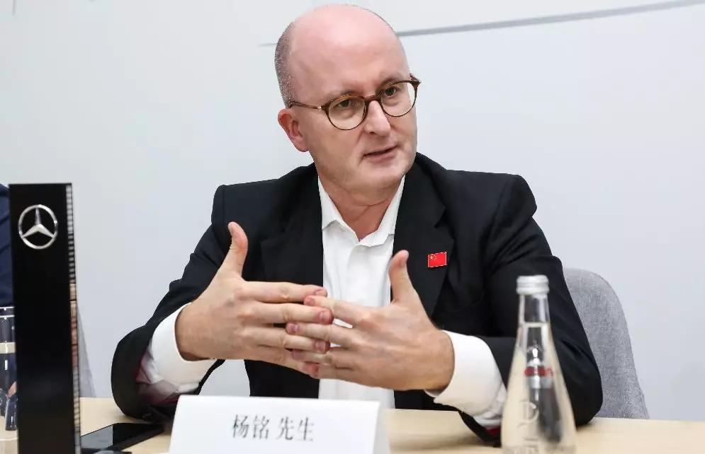 采访中,杨铭指出,奔驰未来在中国的业务主要围绕品牌