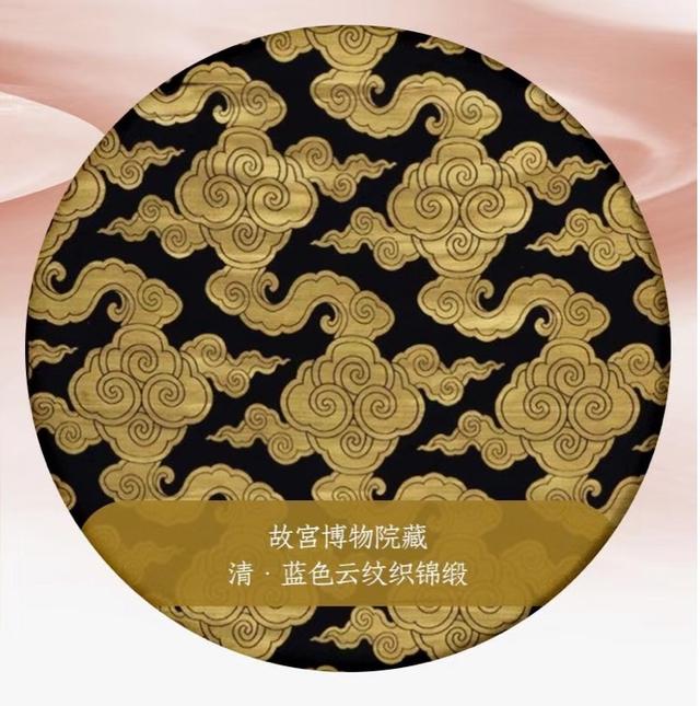 故宫描金祥云纹美妆刷灵感源自"清代蓝色云纹织锦缎",祥云纹是最为