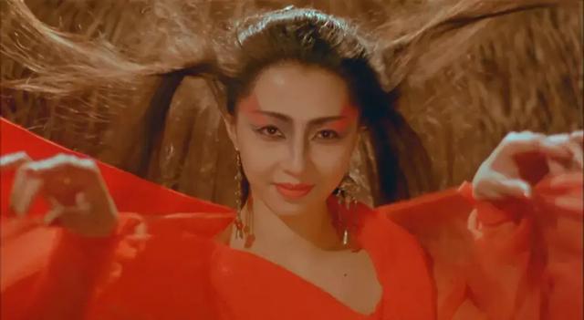 场务人员每天都要工作8个小时以上,剧组为了拍摄开头收服芭蕉鬼的戏