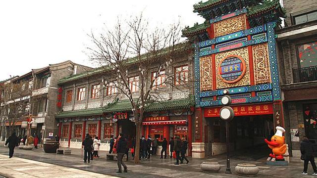 那里承载了老北京的很多记忆与特色文化,如今去广和楼时,还能依稀看到