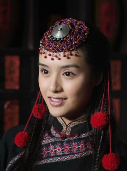 17岁登春晚一剧爆红,为爱裸婚退出娱乐圈,今丈夫成四料影帝