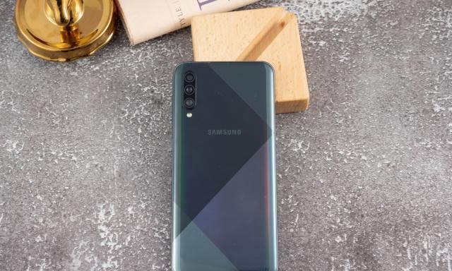 三星a50s征服玩家热血炫酷造型亦可称霸游戏