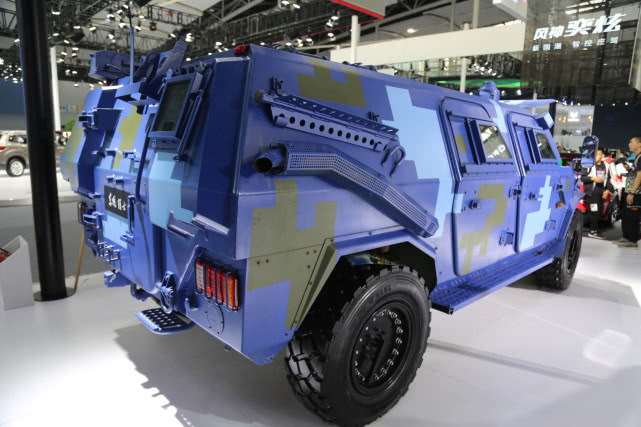 东风猛士国庆70周年阅兵版震撼亮相2019广州车展