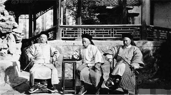 清朝文武百官的评定，究竟是怎么意思？|和珅|官吏|品级_新浪新闻