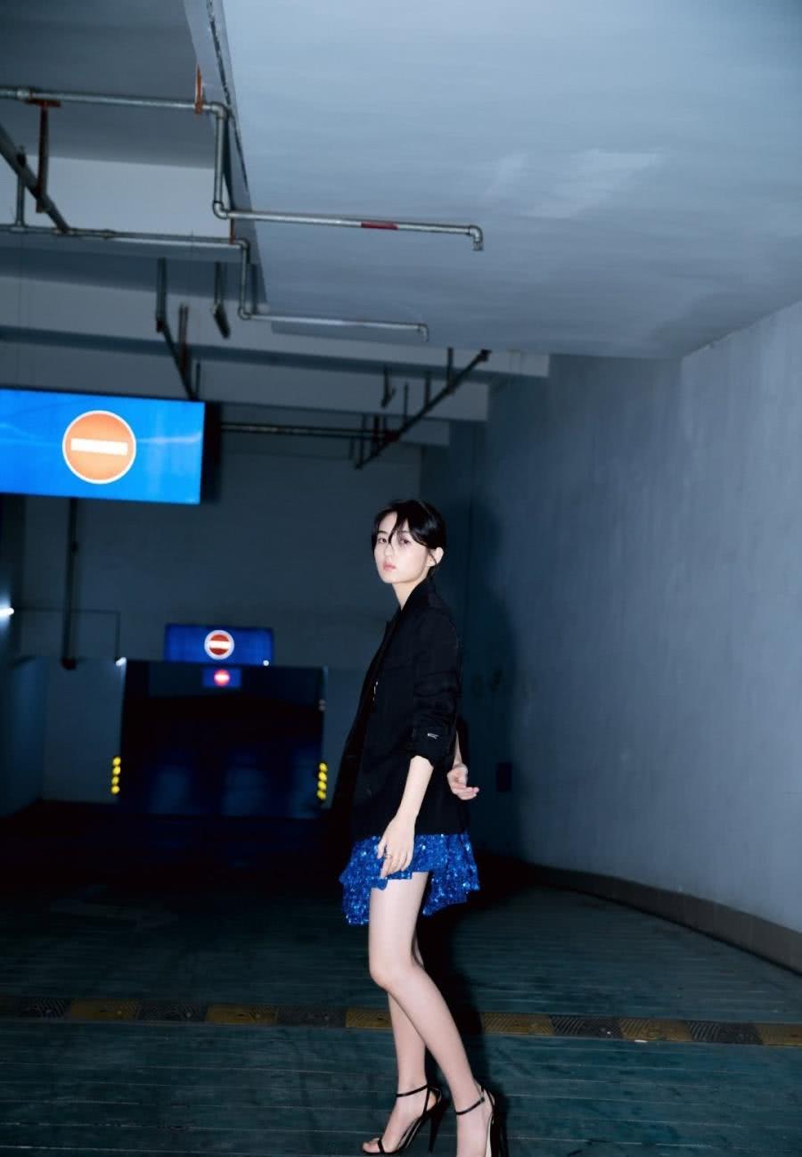 有一种高跟鞋叫张子枫的"圆锥鞋",看到高度,你可才18岁啊