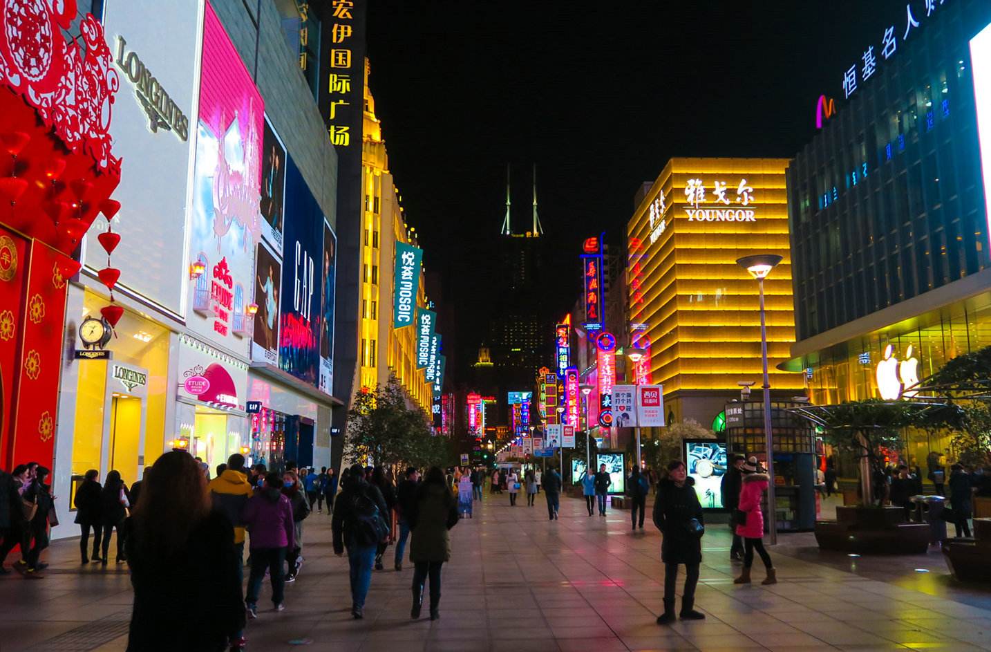 中国唯一要办通行证才能进入的街道,短短250米,成购物免税天堂