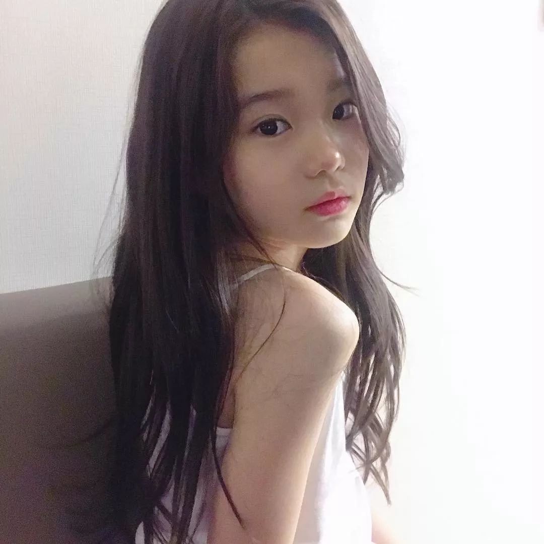 迷你iu童年允儿05后时装精都这么会穿了吗