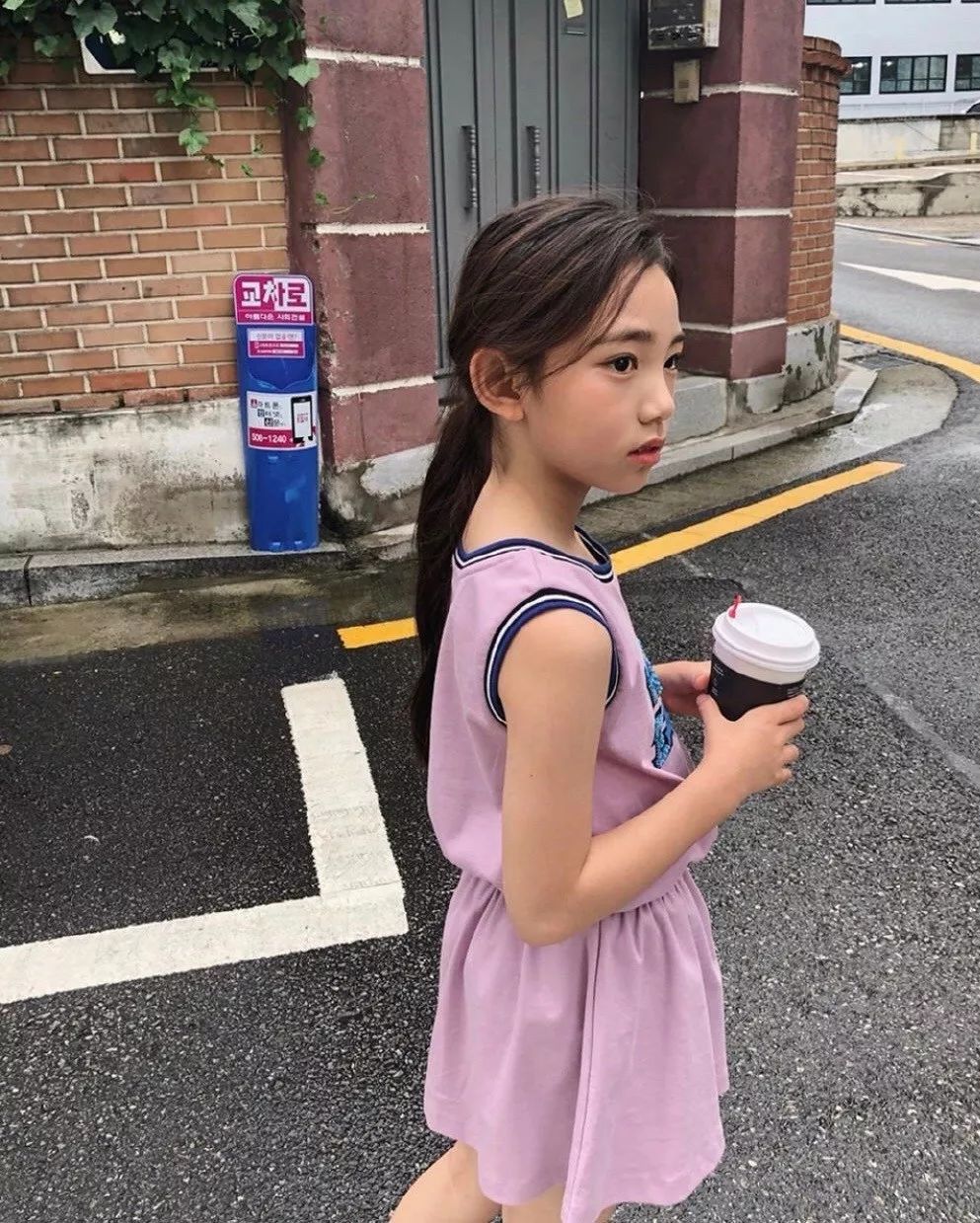 迷你iu童年允儿05后时装精都这么会穿了吗