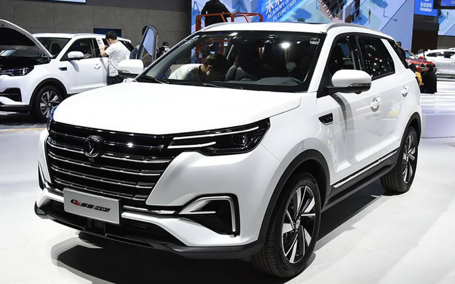 朱华荣:把竞争对手瞄准合资品牌