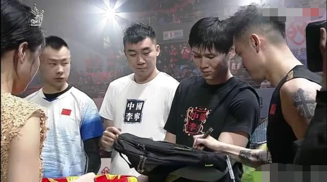 活久见!林丹搭档鲍春来出战男双击败两世界冠军,李永波担任裁判|鲍春来|李永波|林丹|男双|裁判|世界冠军|搭档|羽毛球|徐晨|洪炜_新浪体育_新浪新闻