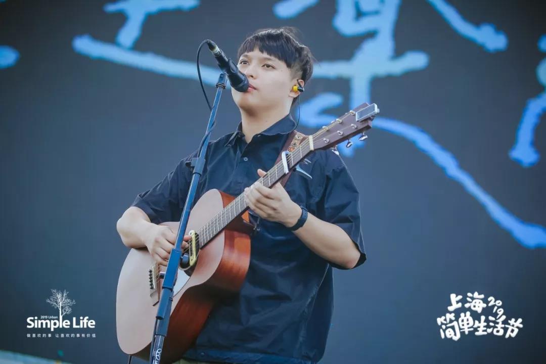 老王乐队25岁那天睁开眼就知道自己不再年轻了