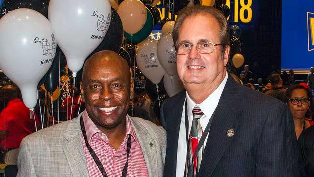 涉嫌腐败与诈骗 美国汽车工会前主管皮尔森进入庭审阶段