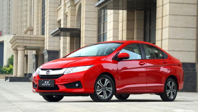 谁还买低配？这几款高配车型10万就能提走，性价比高