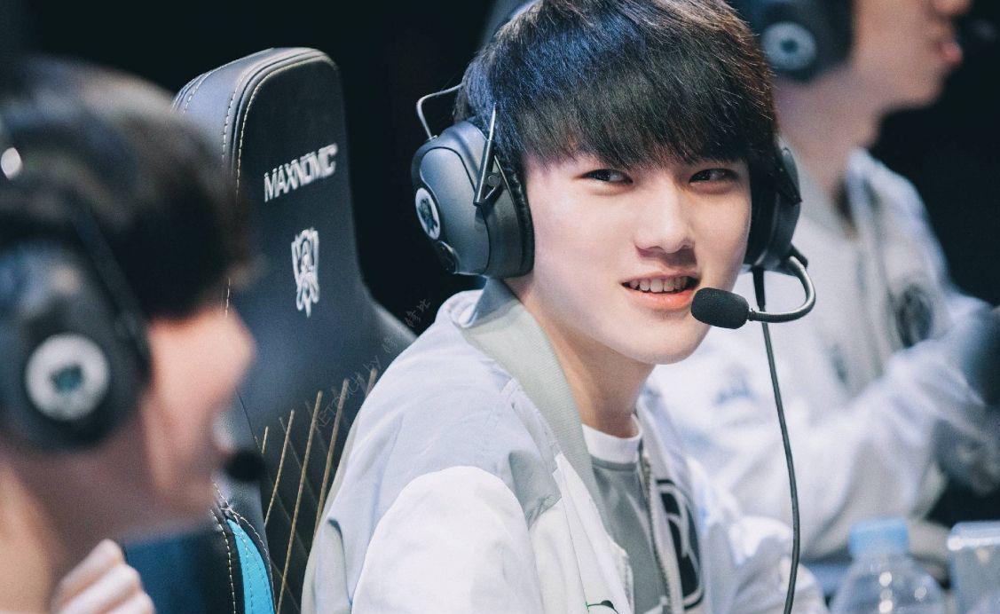 lol:jkl已签约?网曝阿水签合同照片,网友扒出背后是sn队服!