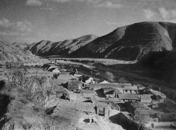 1935年10月19号时,中央红军刚刚抵达了陕北的吴起镇,自此红军长征基本