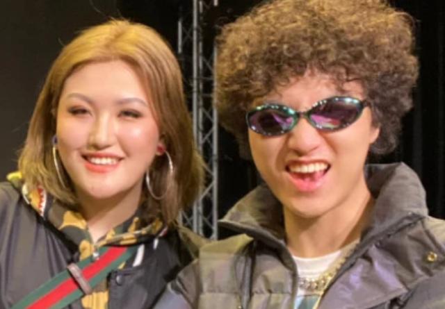赤木刚宪妈妈首次出镜,50岁年纪像30岁,原来韩美娟岳母这么年轻