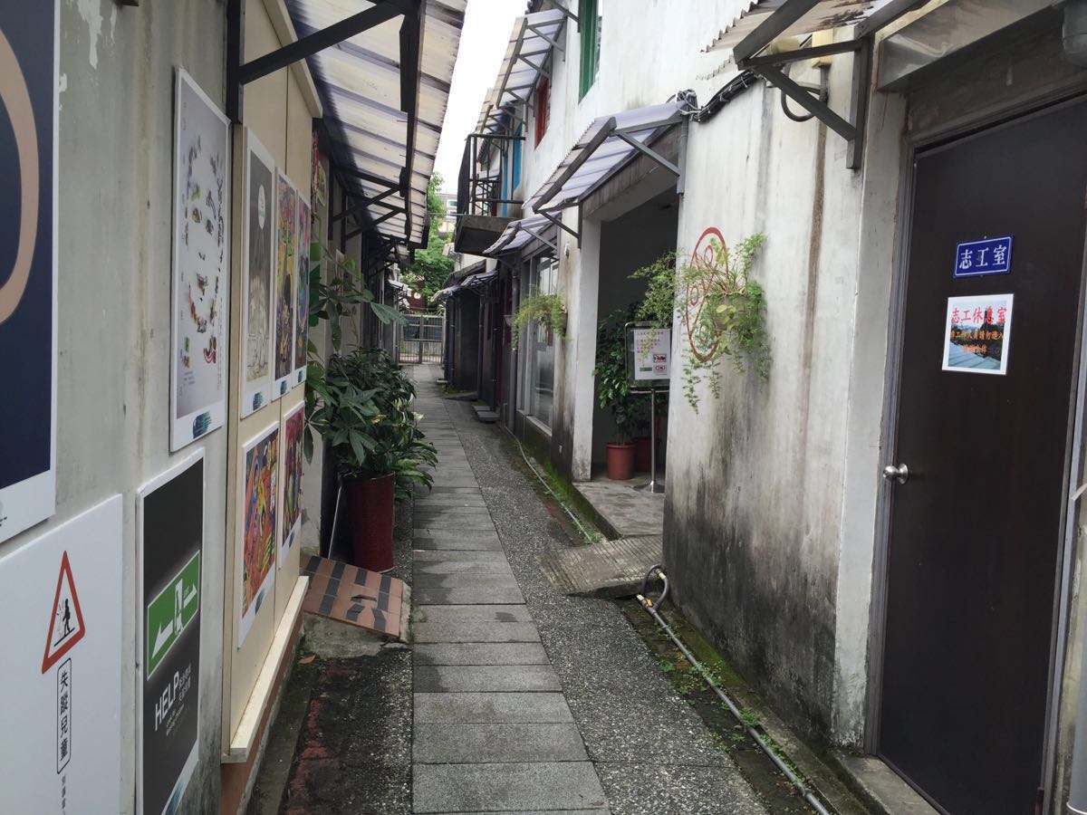 台湾眷村,居住环境简陋,却走出了不少名人和明星