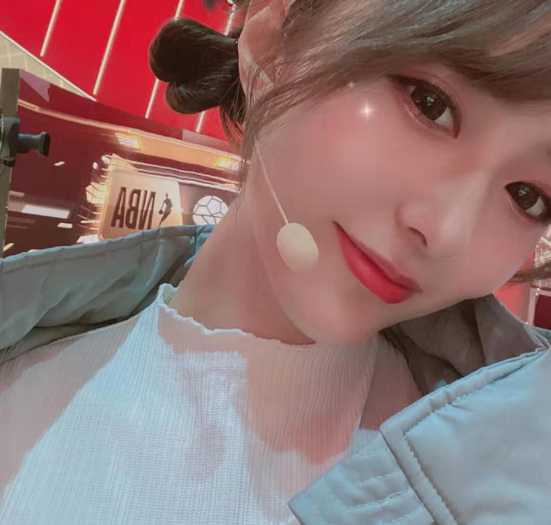 正文            这其中小七被许多网友誉为是腾讯nba第一美女,长相