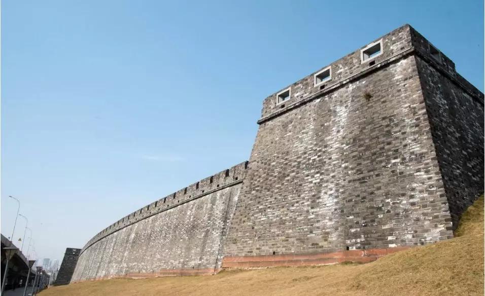 参加起义的南湖马炮营得以从此门入城,在城头架炮轰击湖广