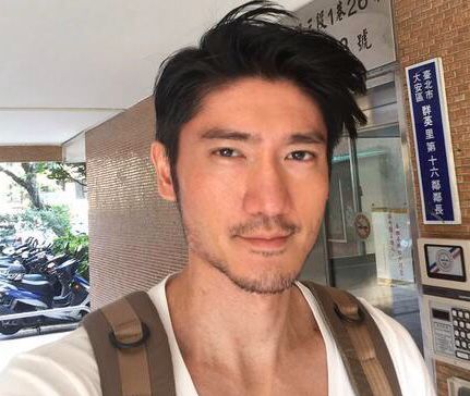 高以翔家庭温馨照,二哥高宇桥帅气不输弟弟最抢眼