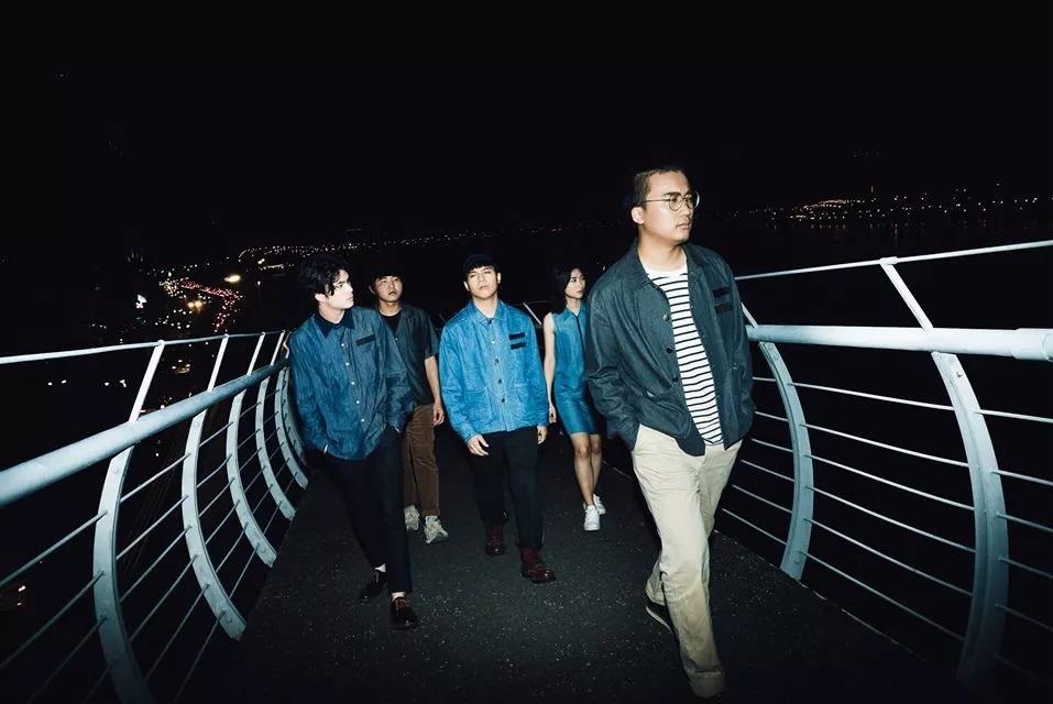 老王乐队25岁那天睁开眼就知道自己不再年轻了