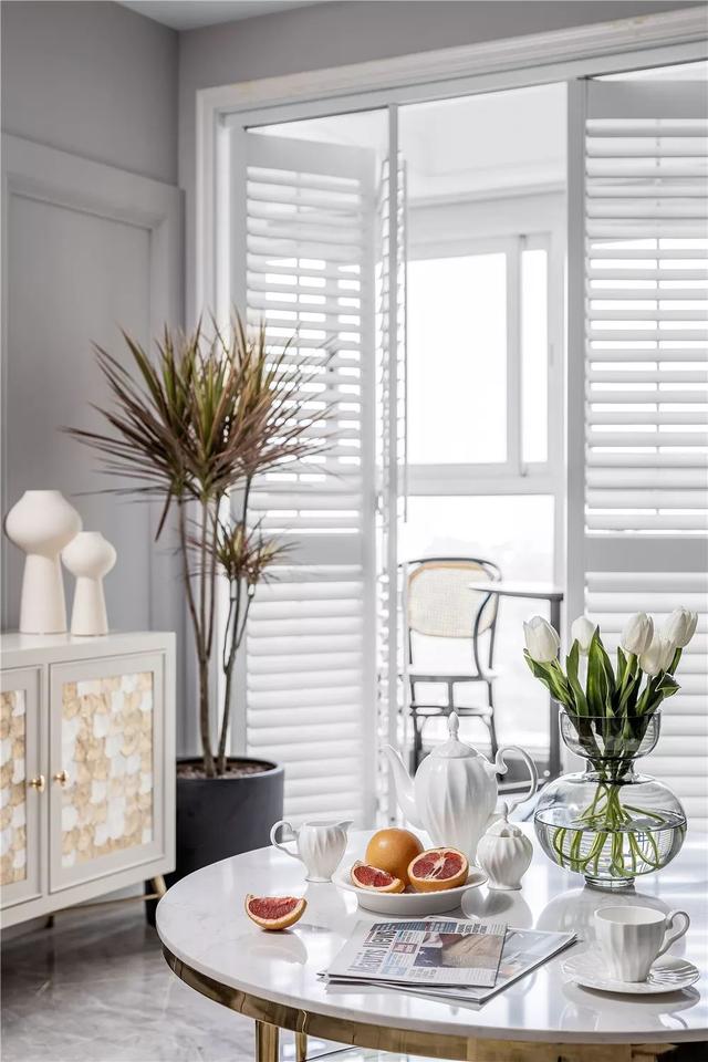 140㎡轻奢浪漫法式4室装修，焦糖色秋冬太温馨了，精致时尚的典范