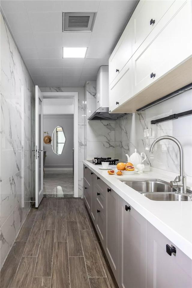 140㎡轻奢浪漫法式4室装修，焦糖色秋冬太温馨了，精致时尚的典范