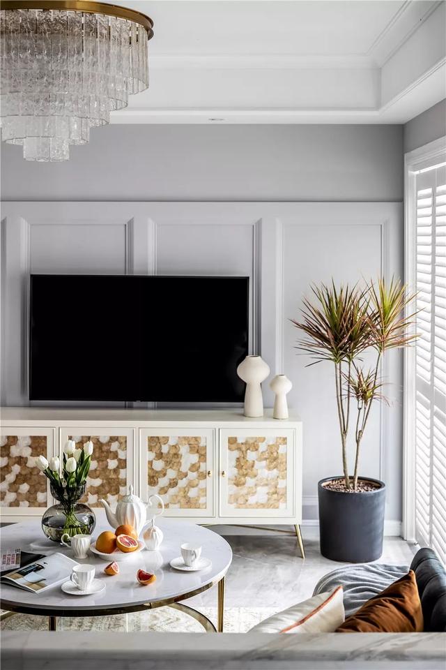 140㎡轻奢浪漫法式4室装修，焦糖色秋冬太温馨了，精致时尚的典范