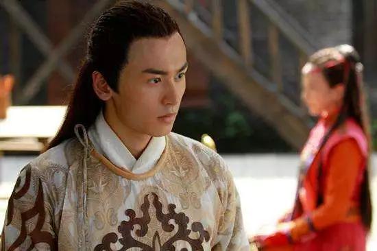 而作为老顽童周伯通的正式弟子,耶律齐武功极高,完颜萍的悟性很有限