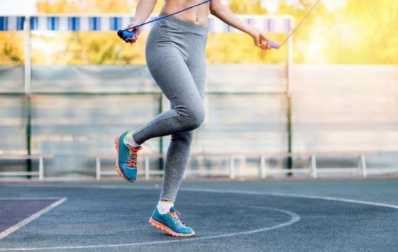 跳绳是女人最佳运动,每天坚持跳绳超过这个数,好处不请自来